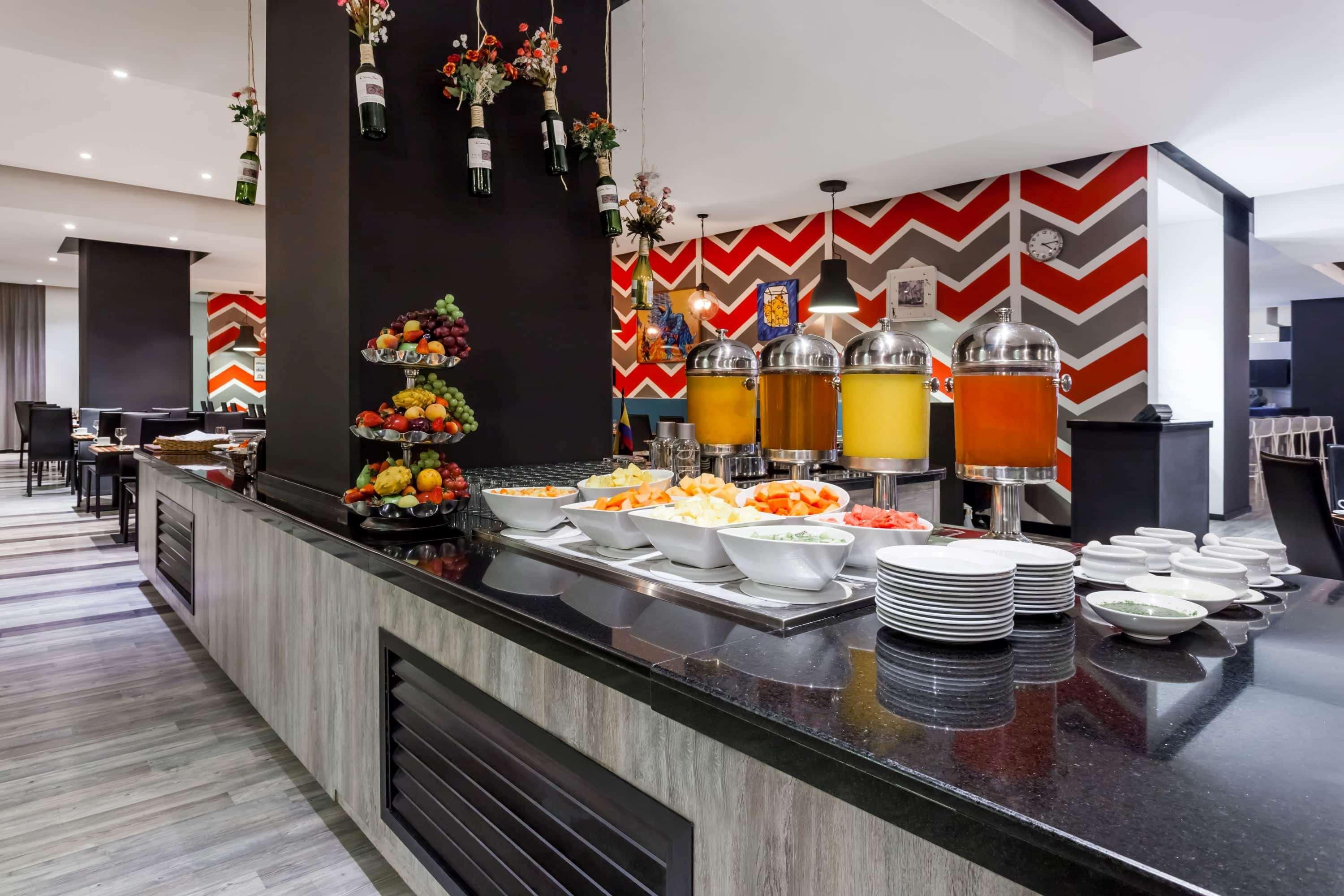 מלון Wyndham בוגוטה מראה חיצוני תמונה The buffet at the hotel