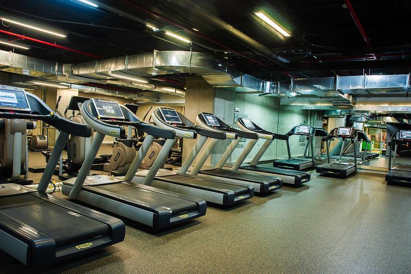 מלון Wyndham בוגוטה מראה חיצוני תמונה A row of treadmills