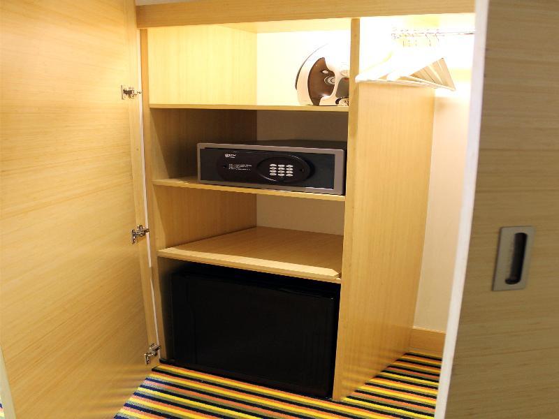 מלון Wyndham בוגוטה מראה חיצוני תמונה A safe in a hotel room