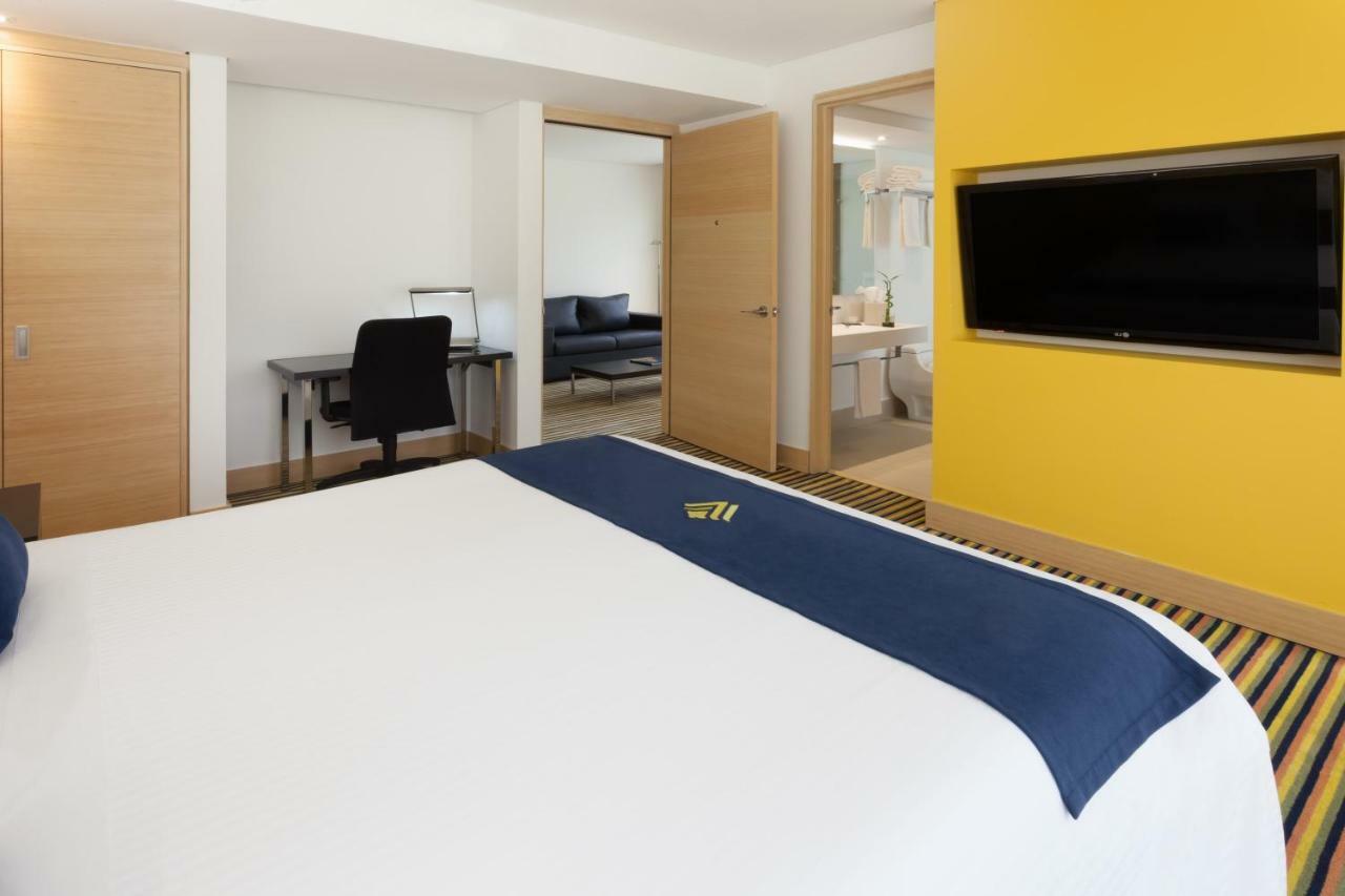 מלון Wyndham בוגוטה מראה חיצוני תמונה A room at the hotel